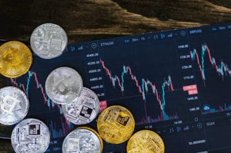 Global Crypto Funds Experience Record Outflows of Nearly $1 Billion Last Week